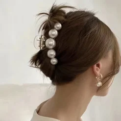 Discount 1pc Women's Hair Claws Hair Clip For Street Gift Holiday Head Handmade Plastic White Black Women Accessories