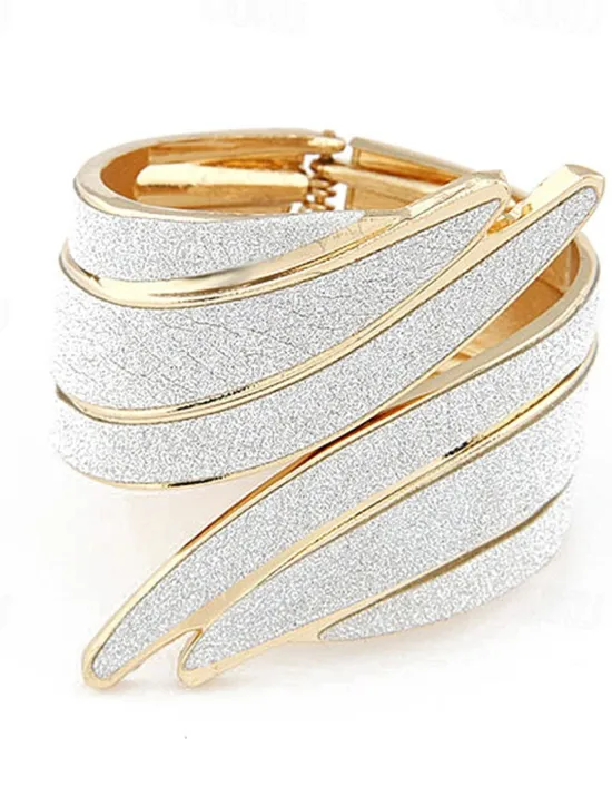 Women's Cuff Bracelet Retro Fashion Wings Fashion Statement Simple Elegant Holiday Alloy Bracelet Jewelry 1# / 2# / White For Party Evening Holiday Date Beach Festival Women Trendy Jewelry