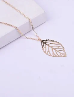 New Women's Necklace 1PC Leaf Pendant Metal Alloy Long Necklace Chic Leaf Shaped Chain Jewelry Necklaces (Silver Gold, One Size) Women Trendy Jewelry