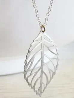 New Women's Necklace 1PC Leaf Pendant Metal Alloy Long Necklace Chic Leaf Shaped Chain Jewelry Necklaces (Silver Gold, One Size) Women Trendy Jewelry