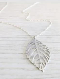 New Women's Necklace 1PC Leaf Pendant Metal Alloy Long Necklace Chic Leaf Shaped Chain Jewelry Necklaces (Silver Gold, One Size) Women Trendy Jewelry