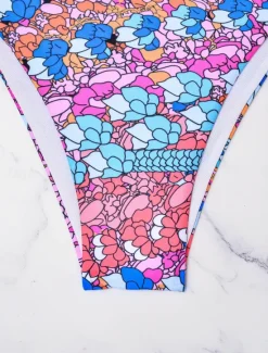 New Women's Swimwear Bikini 2 Piece Cheeky Swimsuit Backless Slim Vacation Beach Wear Geometric Halter Neck Sleeveless Bathing Suits Women Bikinis