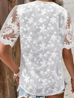 Hot Women's Elegant Lace Tops Eyelet Blouse Casual Solid Color Regular Tops Short Sleeve V Neck Lace Patchwork Regular Fit Daily Romantic Petite Tops Summer Holiday Wear Women Lace Tops